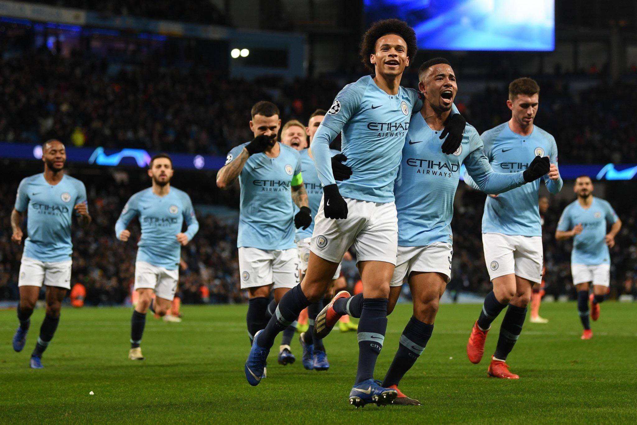 均围绕着塑 均围绕着塑